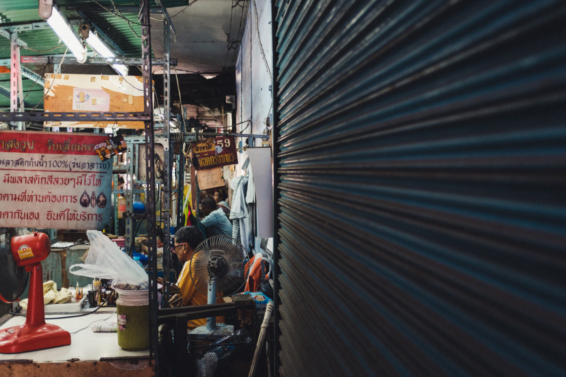 Alleyway Craftsman - Bangkok, Thailand - Fuji X100F