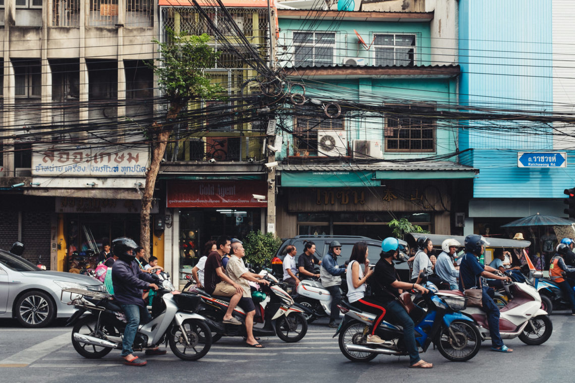 Waiting for the Stoplight at Ratchawong Road - Bangkok, Thailand - Fuji X100F