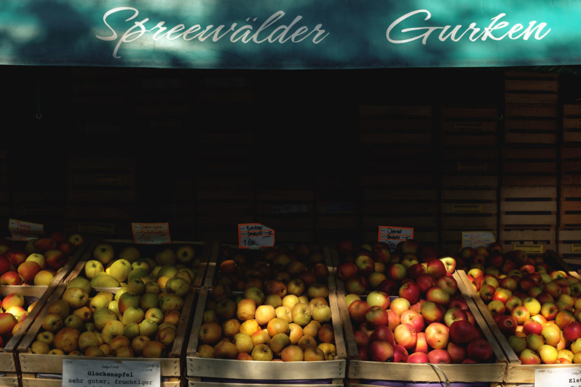 Viktualienmarkt Apples - Munich, Germany - Fuji X100F